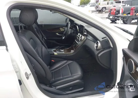 2017 Mercedes-Benz C 300 4Matic из США, поврежденный, VIN 55SWF4KB4HU227458